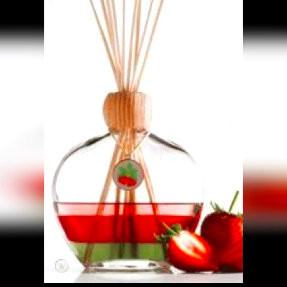 PartyLite Reed Diffuser Strawberry Fields Tri-Glow RETIRED RD219